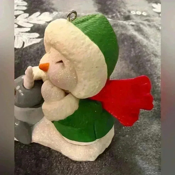 Hallmark Snow Buddies bundle- 2022 25th in the series & mini Tree Topper, &Skirt - Picture 7 of 10